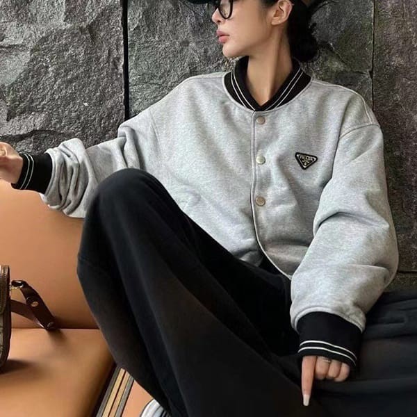 人気No1プラダ 偽物 Re-Nylon×コットン リバーシブル スタジャン puf36914